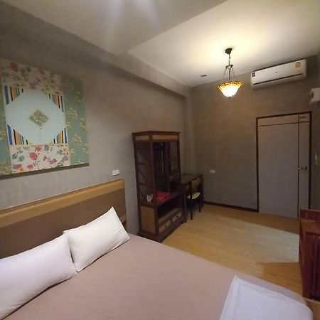 Buri Hostel Bangkok Banguecoque Exterior foto